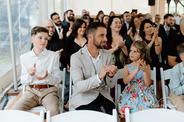 Rainy wedding ceremony under tent. Tent wedding ceremony. Mariage pluvieux à Montréal. Montreal rainy wedding. Photographe mariage à Montréal. Montreal wedding photographer.