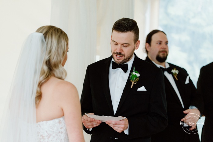 Rainy wedding ceremony under tent. Tent wedding ceremony. Mariage pluvieux à Montréal. Montreal rainy wedding. Photographe mariage à Montréal. Montreal wedding photographer.