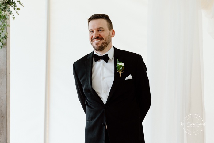 Rainy wedding ceremony under tent. Tent wedding ceremony. Mariage pluvieux à Montréal. Montreal rainy wedding. Photographe mariage à Montréal. Montreal wedding photographer.