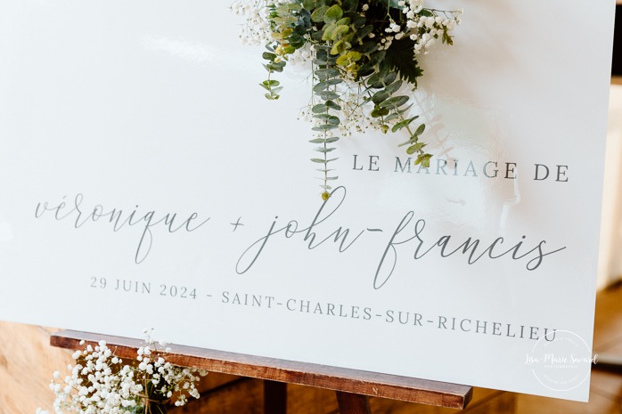 Rainy wedding ceremony under tent. Tent wedding ceremony. Mariage pluvieux à Montréal. Montreal rainy wedding. Photographe mariage à Montréal. Montreal wedding photographer.