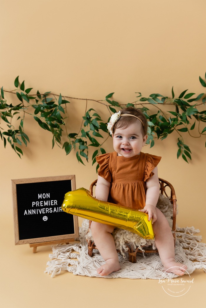 Fun Smash Cake ideas. Rustic Smash Cake session. Greenery Smash Cake photos. Natural Smash Cake photos. Photographe Smash Cake à Montréal. Montreal Smash Cake photographer. Séance photo de premier anniversaire. First birthday photoshoot.