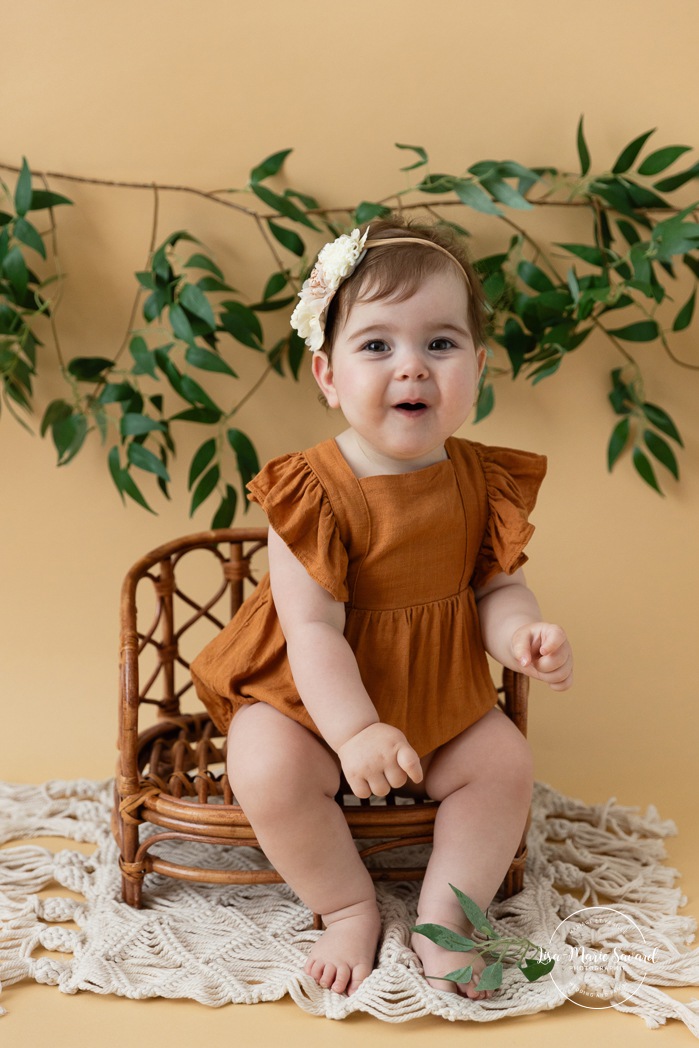 Fun Smash Cake ideas. Rustic Smash Cake session. Greenery Smash Cake photos. Natural Smash Cake photos. Photographe Smash Cake à Montréal. Montreal Smash Cake photographer. Séance photo de premier anniversaire. First birthday photoshoot.