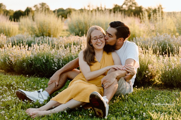 Lavender field engagement photos. Lavender field photo session. Golden hour engagement photos. Séance photo à la Maison Lavande. Maison Lavande photoshoot. Photos de fiançailles à Montréal. Montreal engagement photos.