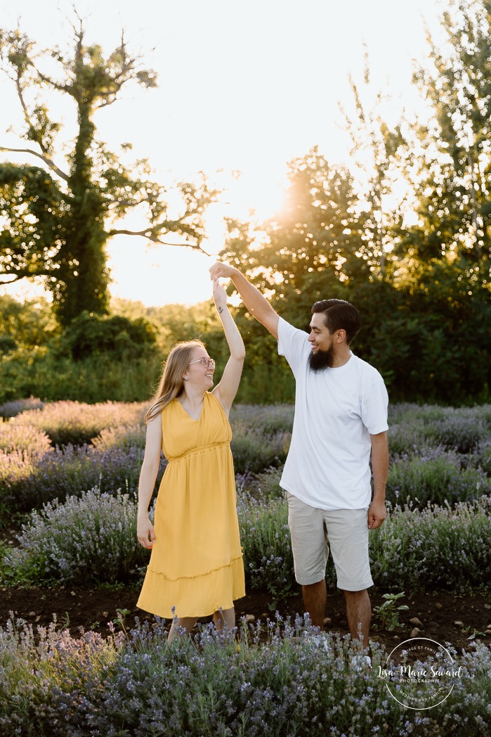 Lavender field engagement photos. Lavender field photo session. Golden hour engagement photos. Séance photo à la Maison Lavande. Maison Lavande photoshoot. Photos de fiançailles à Montréal. Montreal engagement photos.