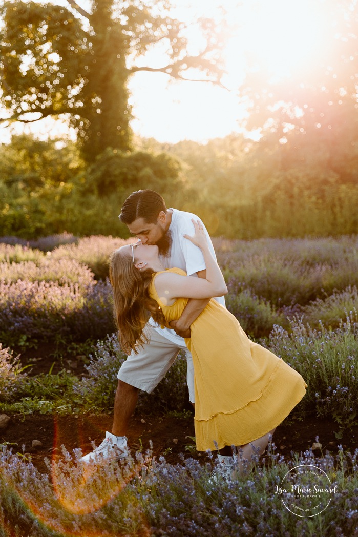 Lavender field engagement photos. Lavender field photo session. Golden hour engagement photos. Séance photo à la Maison Lavande. Maison Lavande photoshoot. Photos de fiançailles à Montréal. Montreal engagement photos.