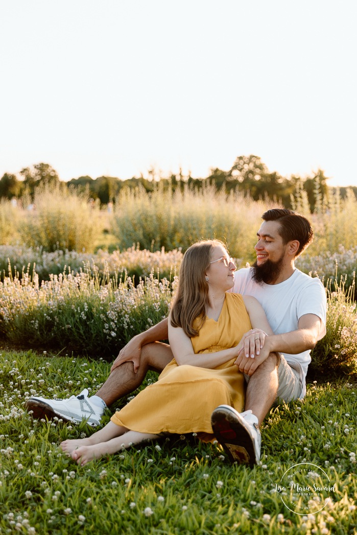 Lavender field engagement photos. Lavender field photo session. Golden hour engagement photos. Séance photo à la Maison Lavande. Maison Lavande photoshoot. Photos de fiançailles à Montréal. Montreal engagement photos.