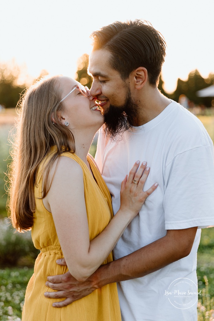 Lavender field engagement photos. Lavender field photo session. Golden hour engagement photos. Séance photo à la Maison Lavande. Maison Lavande photoshoot. Photos de fiançailles à Montréal. Montreal engagement photos.