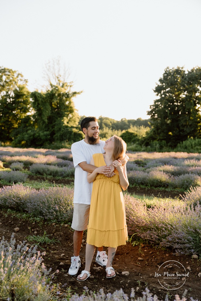 Lavender field engagement photos. Lavender field photo session. Golden hour engagement photos. Séance photo à la Maison Lavande. Maison Lavande photoshoot. Photos de fiançailles à Montréal. Montreal engagement photos.