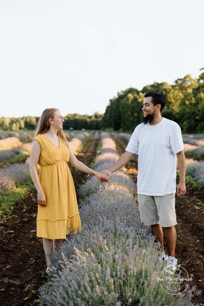 Lavender field engagement photos. Lavender field photo session. Golden hour engagement photos. Séance photo à la Maison Lavande. Maison Lavande photoshoot. Photos de fiançailles à Montréal. Montreal engagement photos.