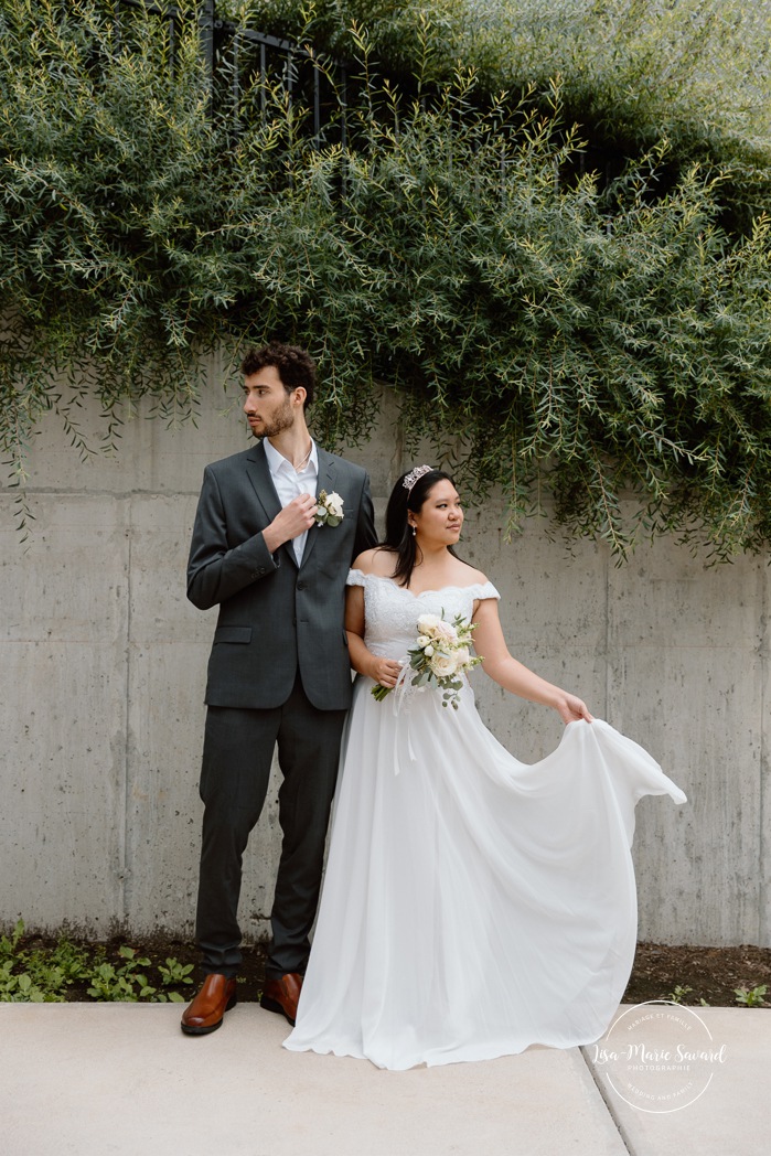 Urban wedding photos. Downtown Montreal wedding photos. Urban elopement photos. Elopement au centre-ville de Montréal. Elopement à Montréal. Downtown Montreal elopement. Photographe mariage Montréal. Montreal wedding photographer.