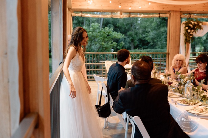 Tent wedding reception. Mariage à la Pointe-du-Moulin. Photographe mariage à Montréal. Pointe-du-Moulin wedding. Montreal wedding photographer.