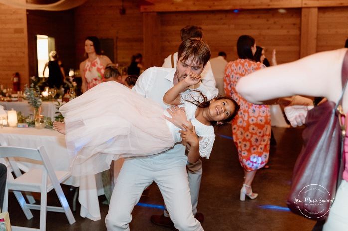 Wedding dancefloor under gazebo. Mariage à la Pointe-du-Moulin. Photographe mariage à Montréal. Pointe-du-Moulin wedding. Montreal wedding photographer.