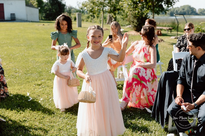 Outdoor wedding ceremony in front of windmill. Mariage à la Pointe-du-Moulin. Photographe mariage à Montréal. Pointe-du-Moulin wedding. Montreal wedding photographer.