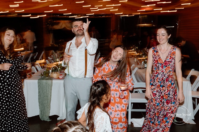 Wedding dancefloor under gazebo. Mariage à la Pointe-du-Moulin. Photographe mariage à Montréal. Pointe-du-Moulin wedding. Montreal wedding photographer.