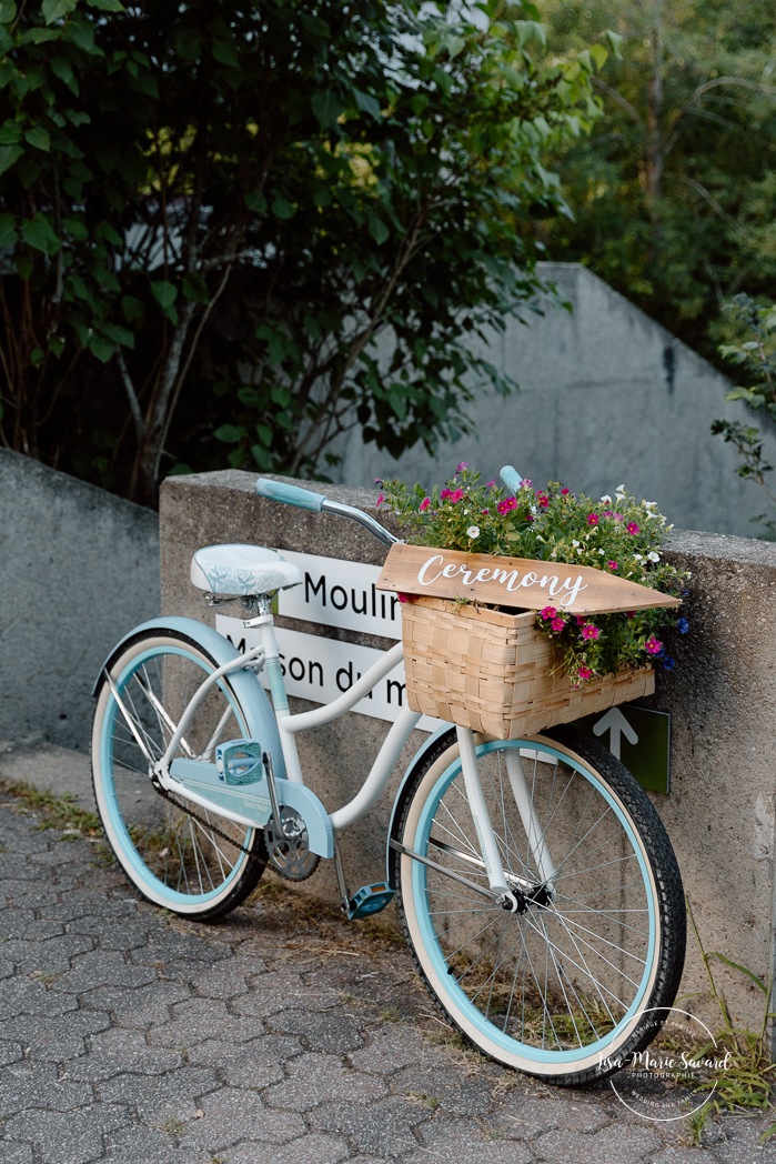 Outdoor wedding cocktail ideas. Mariage à la Pointe-du-Moulin. Photographe mariage à Montréal. Pointe-du-Moulin wedding. Montreal wedding photographer.