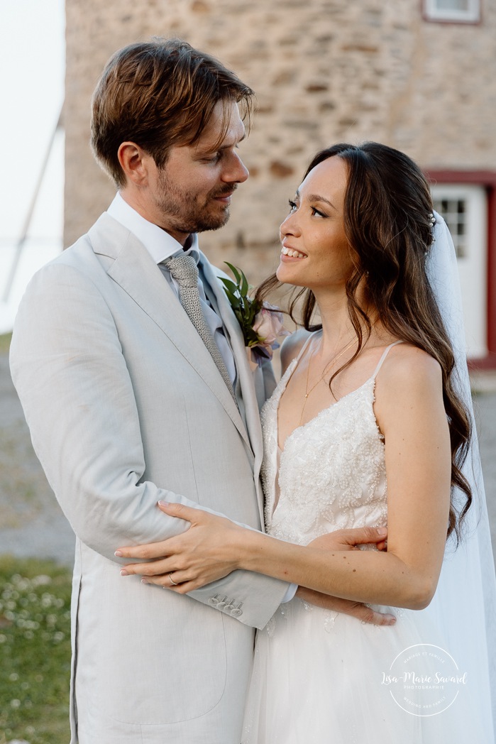 Windmill wedding photos. Mariage à la Pointe-du-Moulin. Photographe mariage à Montréal. Pointe-du-Moulin wedding. Montreal wedding photographer.