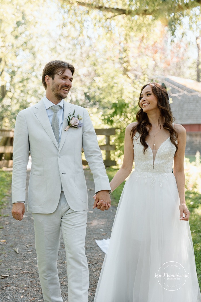 Cute first look reaction. Wedding first look ideas. Mariage à la Pointe-du-Moulin. Photographe mariage à Montréal. Pointe-du-Moulin wedding. Montreal wedding photographer.