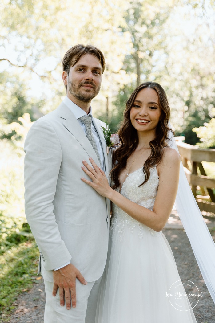 Cute first look reaction. Wedding first look ideas. Mariage à la Pointe-du-Moulin. Photographe mariage à Montréal. Pointe-du-Moulin wedding. Montreal wedding photographer.