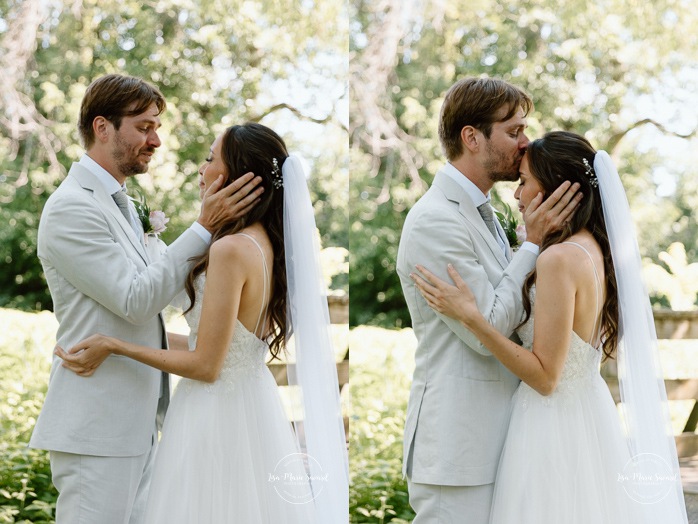 Cute first look reaction. Wedding first look ideas. Mariage à la Pointe-du-Moulin. Photographe mariage à Montréal. Pointe-du-Moulin wedding. Montreal wedding photographer.