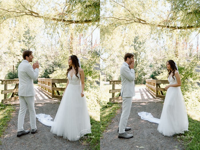 Cute first look reaction. Wedding first look ideas. Mariage à la Pointe-du-Moulin. Photographe mariage à Montréal. Pointe-du-Moulin wedding. Montreal wedding photographer.