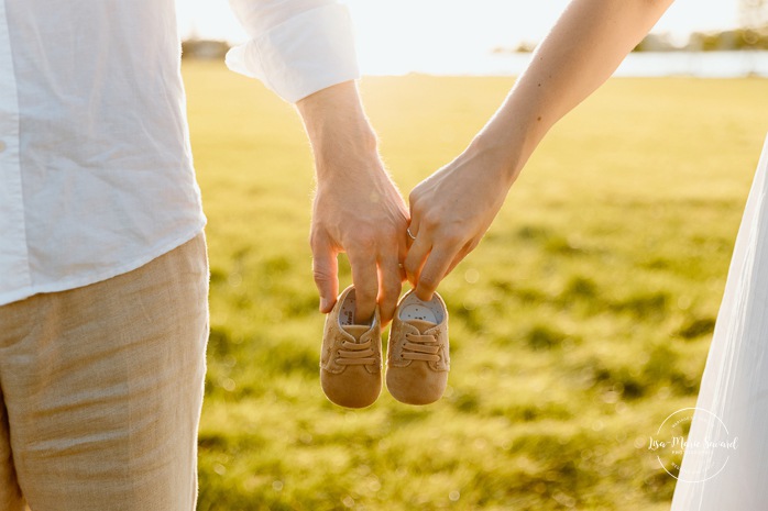 Golden hour maternity photos. Urban park maternity photos. Romantic maternity photos. Photographe à Lachine. Lachine photographer. Séance photo au parc René-Lévesque. Photos de maternité à Lachine.