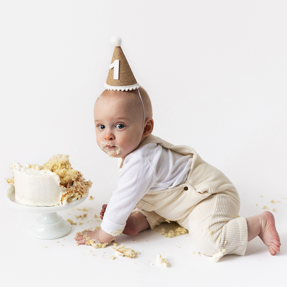 Photographe de Smash the Cake à Montréal. Photographe de Cake Smash à Montréal. Photo de Cake Smash à Montréal. Séance Smash the Cake à Montréal. Montreal Smash the Cake photographer. Montreal Cake Smash photos. Montreal Smash the Cake session.