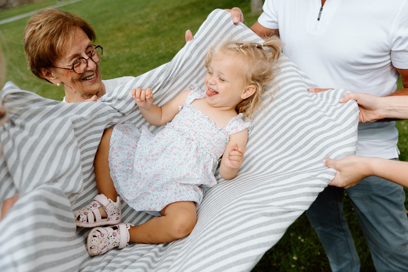 Photographe de famille à Montréal. Photos de famille lifestyle à Montréal. Montreal family photographer. Montreal lifestyle family photos.