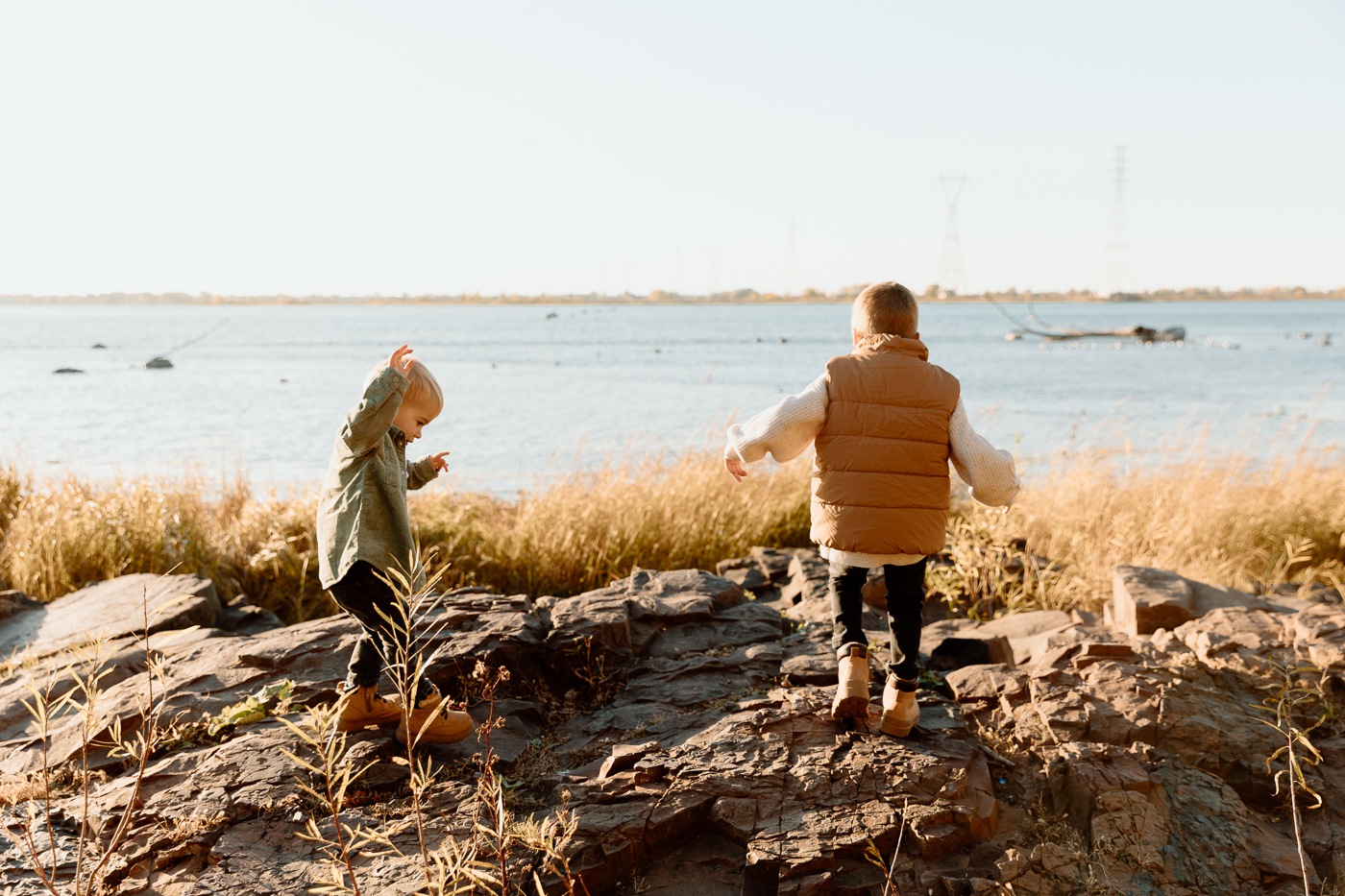 Photographe de famille à Montréal. Photos de famille lifestyle à Montréal. Montreal family photographer. Montreal lifestyle family photos.