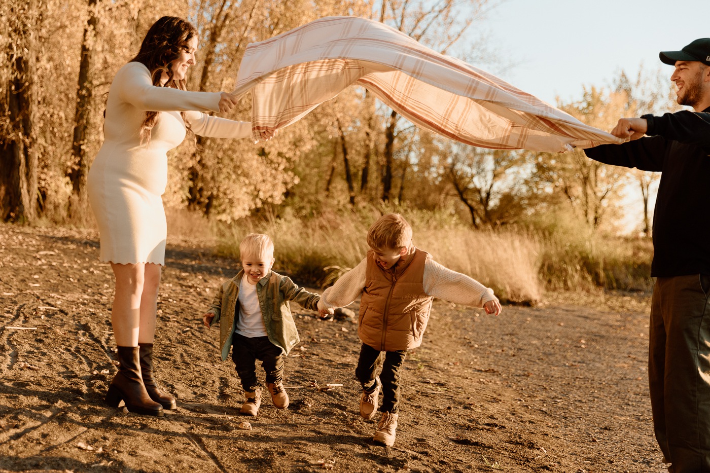 Photographe de famille à Montréal. Photos de famille lifestyle à Montréal. Montreal family photographer. Montreal lifestyle family photos.