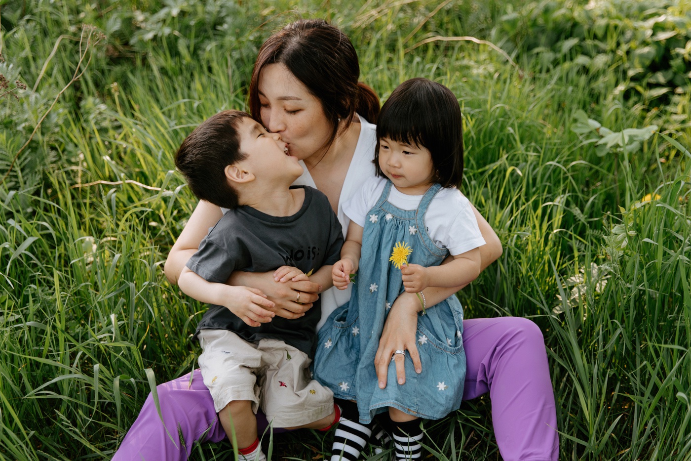 Photographe de famille à Montréal. Photos de famille lifestyle à Montréal. Montreal family photographer. Montreal lifestyle family photos.