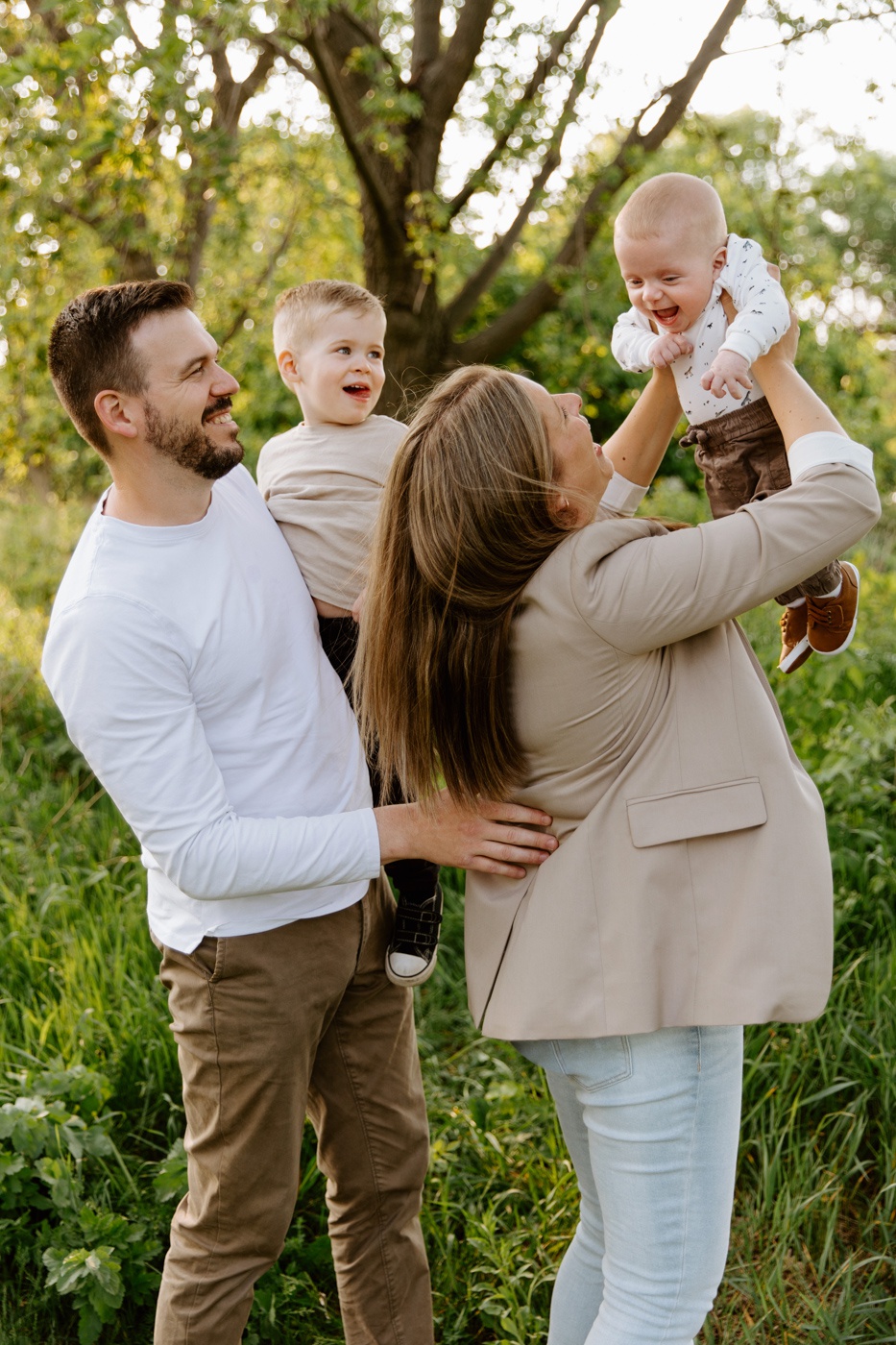 Photographe de famille à Montréal. Photos de famille lifestyle à Montréal. Montreal family photographer. Montreal lifestyle family photos.