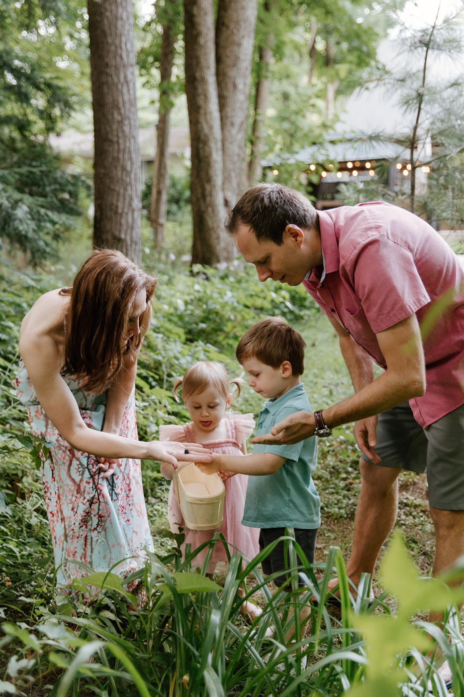 Photographe de famille à Montréal. Photos de famille lifestyle à Montréal. Montreal family photographer. Montreal lifestyle family photos.