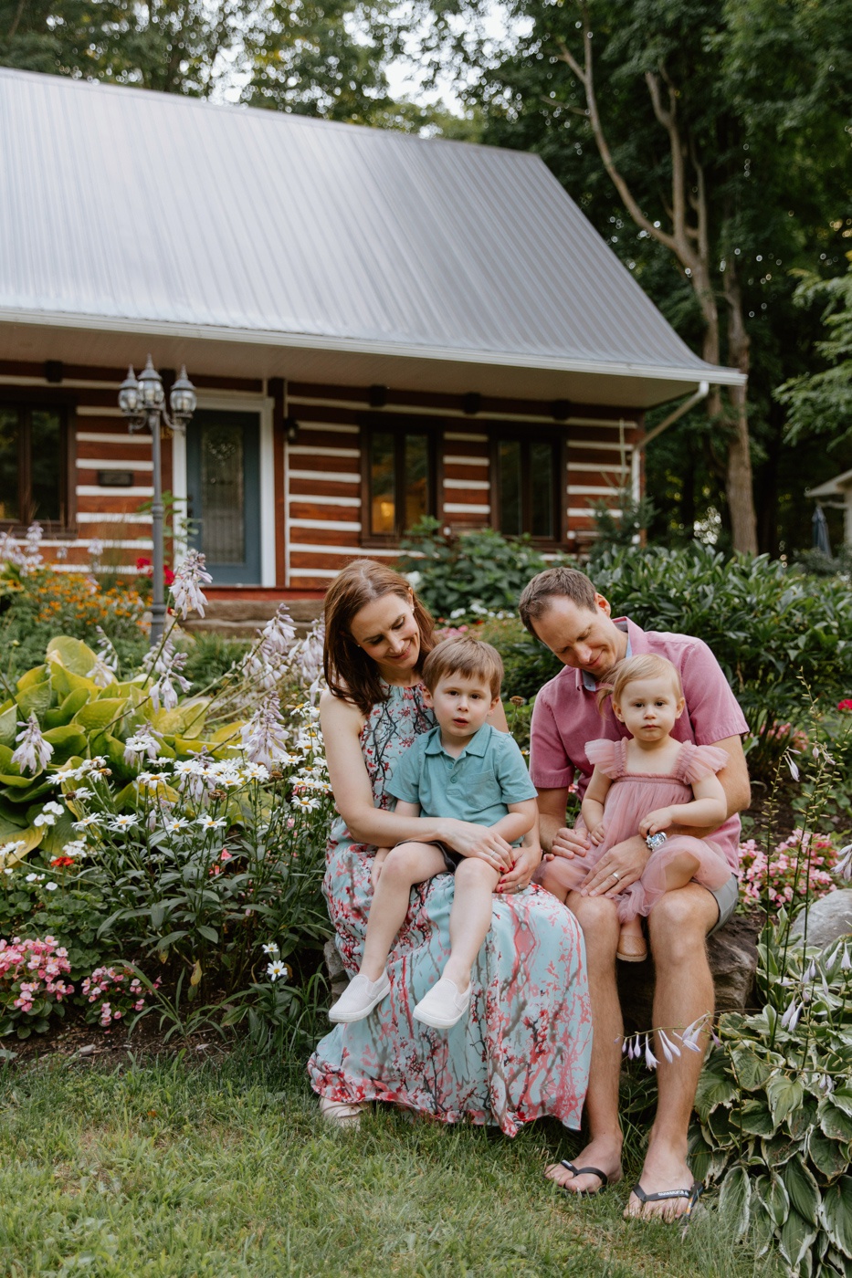 Photographe de famille à Montréal. Photos de famille lifestyle à Montréal. Montreal family photographer. Montreal lifestyle family photos.