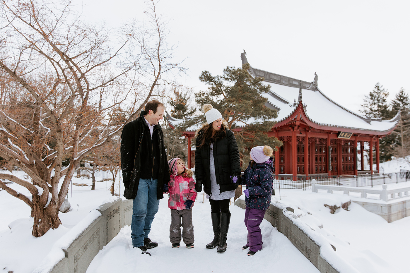 Photographe de famille à Montréal. Photos de famille lifestyle à Montréal. Montreal family photographer. Montreal lifestyle family photos.