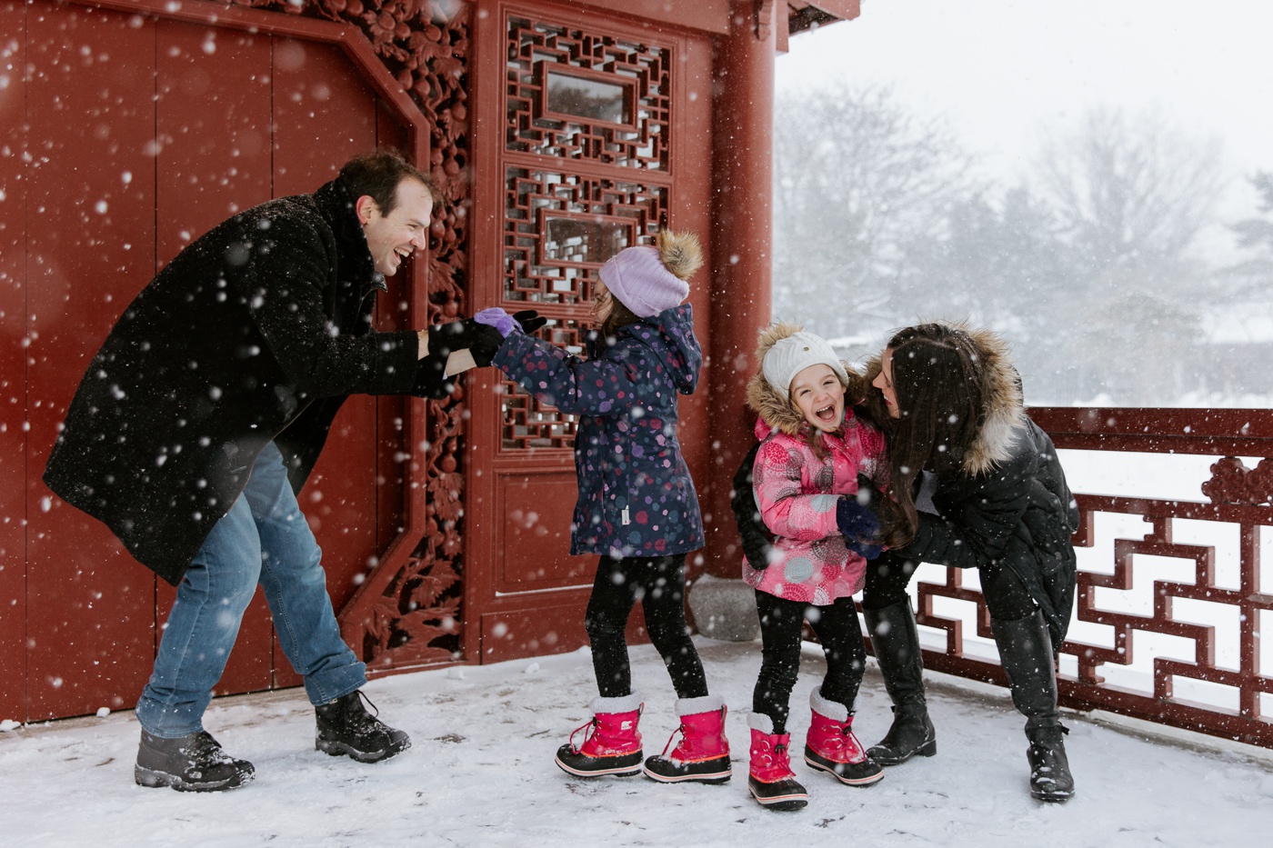 Photographe de famille à Montréal. Photos de famille lifestyle à Montréal. Montreal family photographer. Montreal lifestyle family photos.