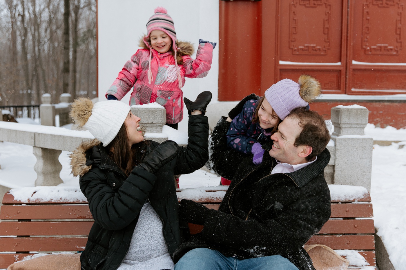 Photographe de famille à Montréal. Photos de famille lifestyle à Montréal. Montreal family photographer. Montreal lifestyle family photos.