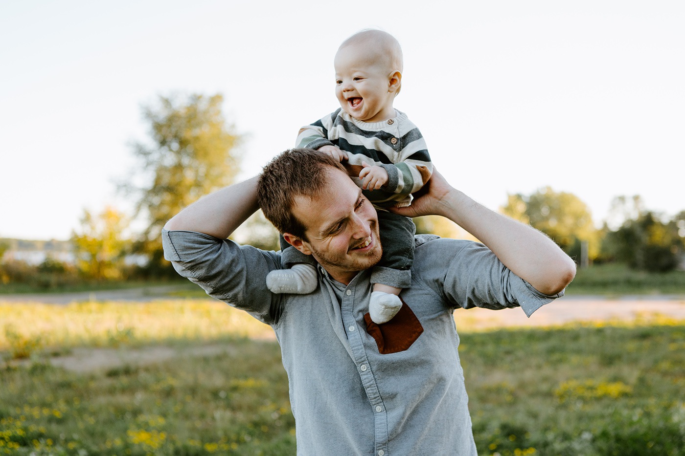 Photographe de famille à Montréal. Photos de famille à Montréal. Photographe lifestyle à Montréal. Photos de famille extérieure à Montréal. Montreal family photographer. Montreal family photos. Montreal lifestyle photographer. Montreal outdoor family photos.