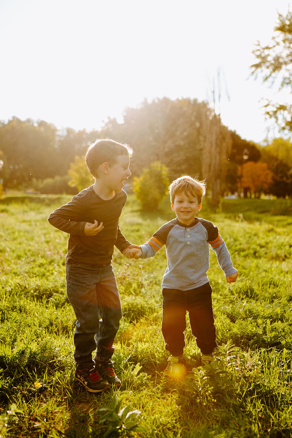 Photographe de famille à Montréal. Photos de famille à Montréal. Photographe lifestyle à Montréal. Photos de famille extérieure à Montréal. Montreal family photographer. Montreal family photos. Montreal lifestyle photographer. Montreal outdoor family photos.