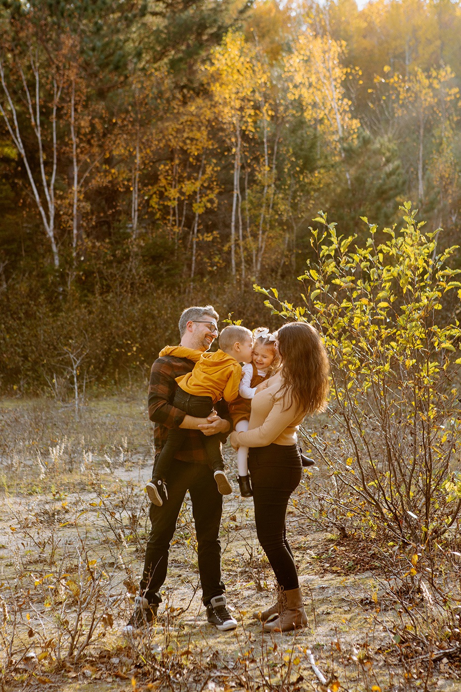 Photographe de famille à Montréal. Photos de famille à Montréal. Photographe lifestyle à Montréal. Photos de famille en automne à Montréal. Montreal family photographer. Montreal family photos. Montreal lifestyle photographer. Montreal fall family photos.