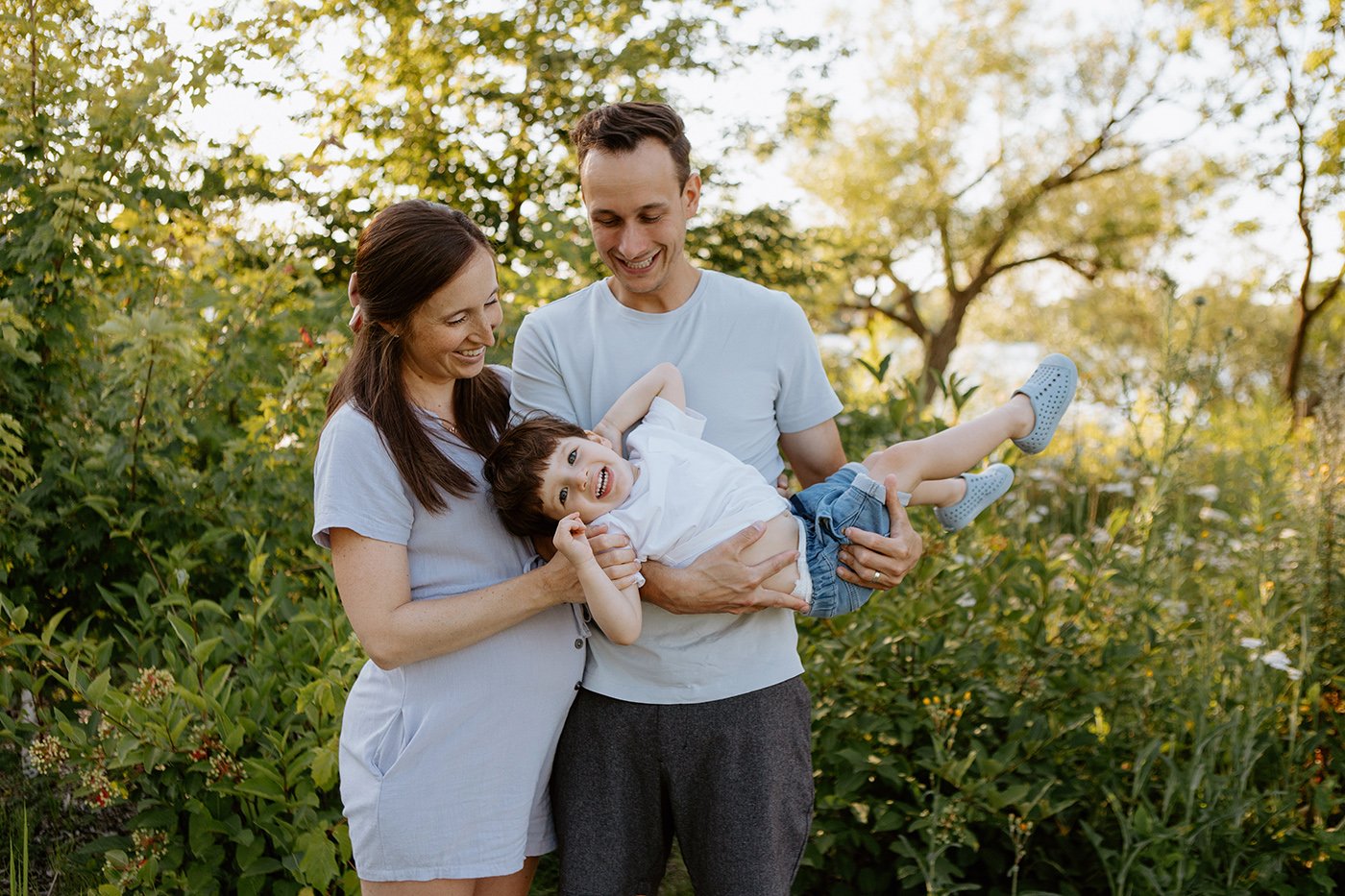 Photographe de famille à Montréal. Photo de famille à Montréal. Séance familiale à Montréal. Montreal family photographer. Montreal family photos. Montreal family session.