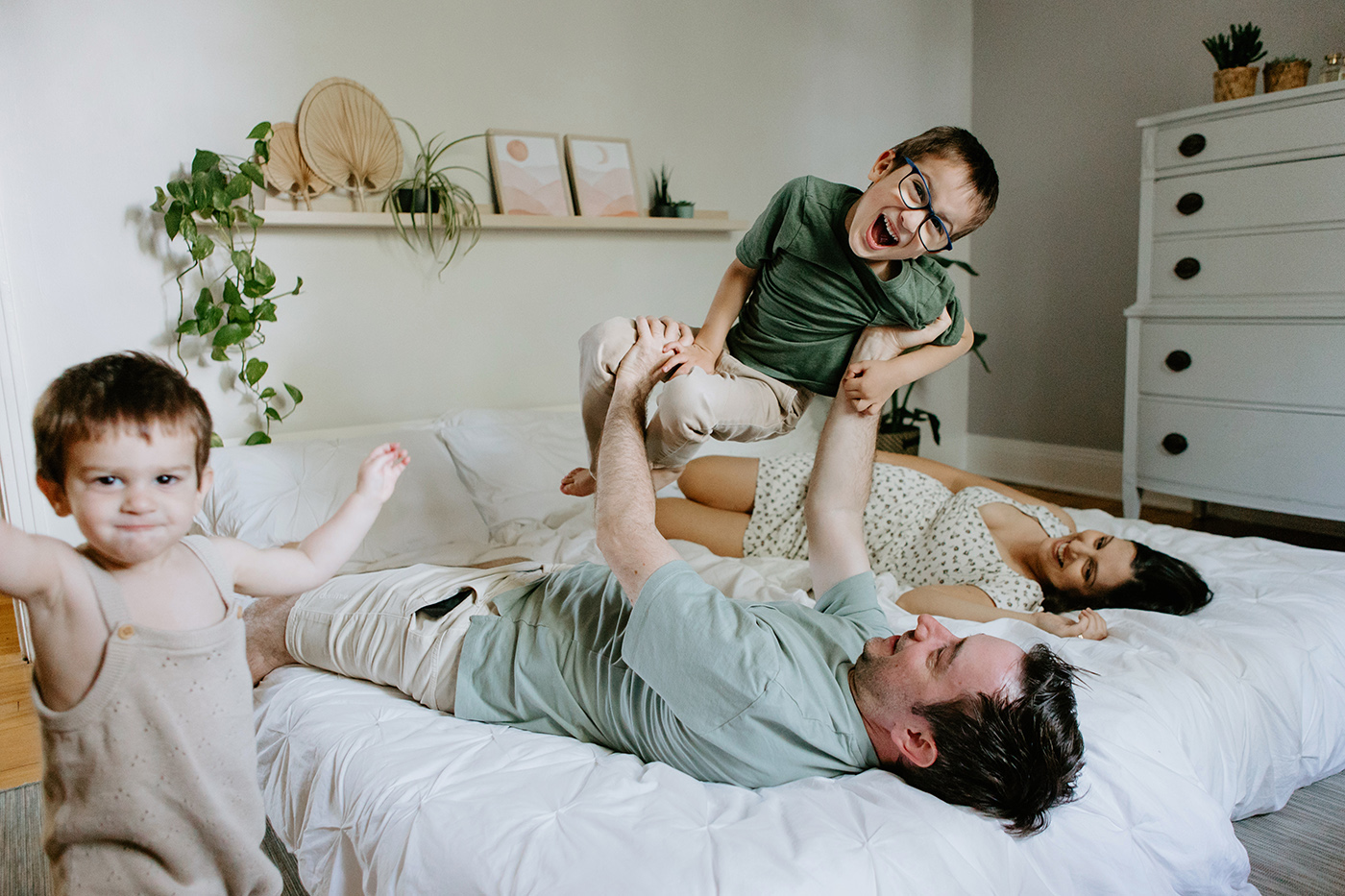 Photographe de famille à Montréal. Photo de famille à Montréal. Séance familiale à Montréal. Montreal family photographer. Montreal family photos. Montreal family session.