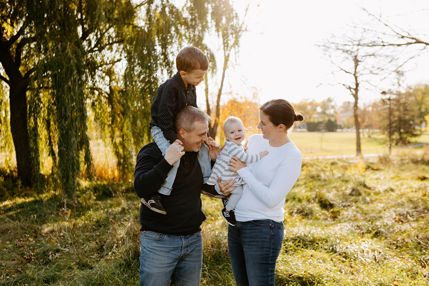 Photographe de famille à Montréal. Photo de famille à Montréal. Séance familiale à Montréal. Montreal family photographer. Montreal family photos. Montreal family session.