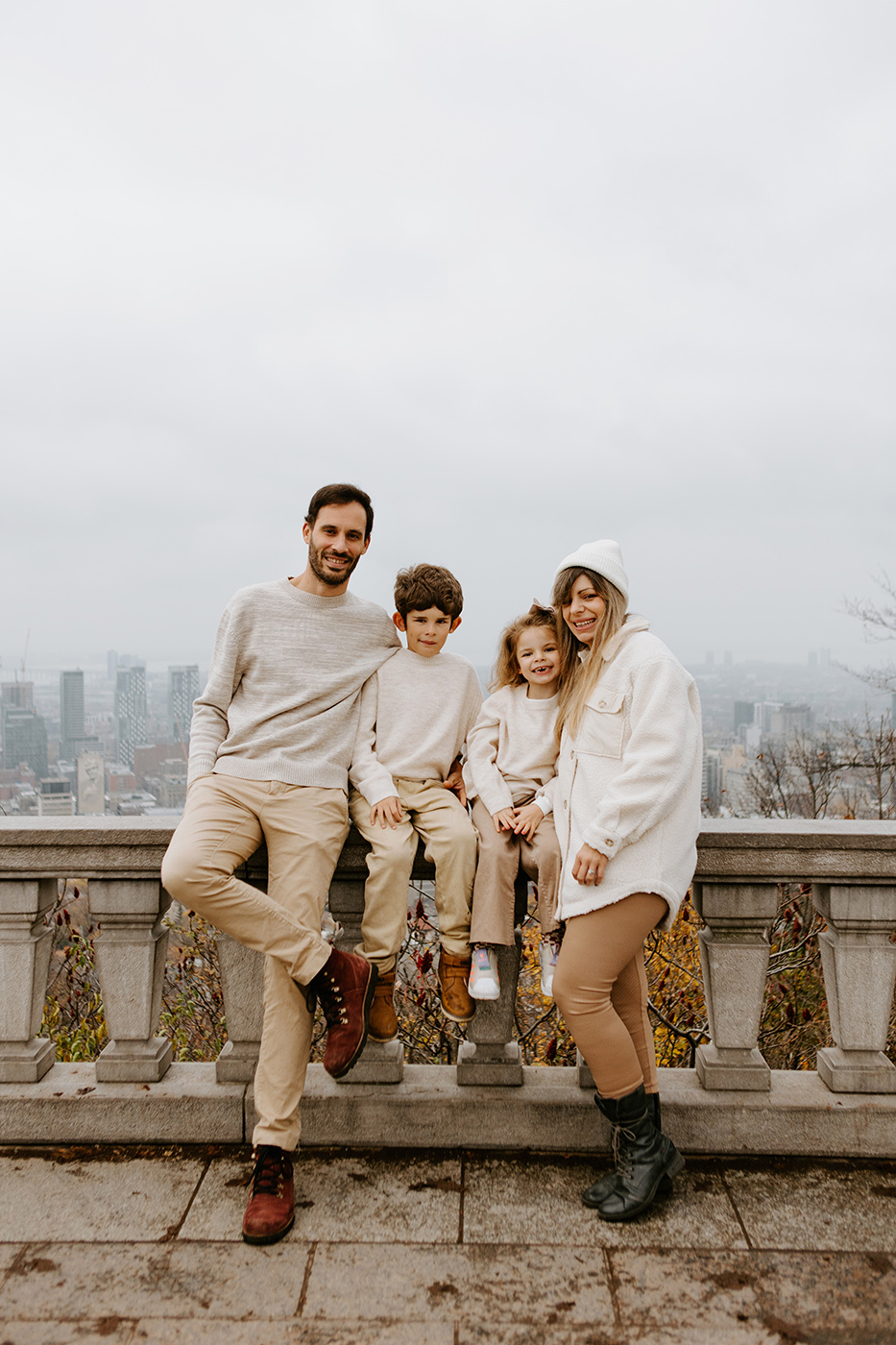 Photographe de famille à Montréal. Photo de famille à Montréal. Séance familiale à Montréal. Montreal family photographer. Montreal family photos. Montreal family session.