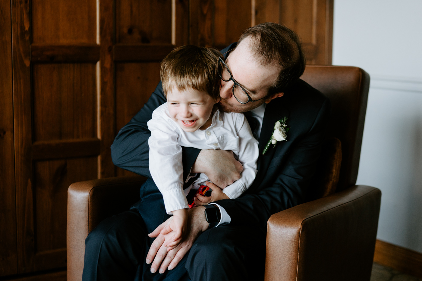 Forest wedding photos. Woodland wedding photos. Mountain wedding photos. Photographe de mariage à Mont-Tremblant. Mariage Le Grand Lodge Mont-Tremblant. Mont-Tremblant wedding photographer. Tremblant wedding photos.