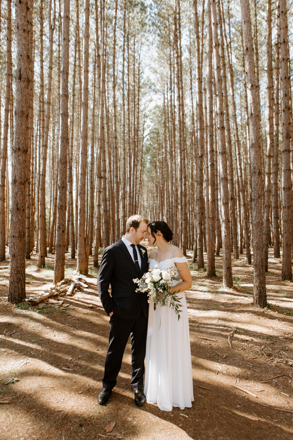 Forest wedding photos. Woodland wedding photos. Mountain wedding photos. Photographe de mariage à Mont-Tremblant. Mariage Le Grand Lodge Mont-Tremblant. Mont-Tremblant wedding photographer. Tremblant wedding photos.