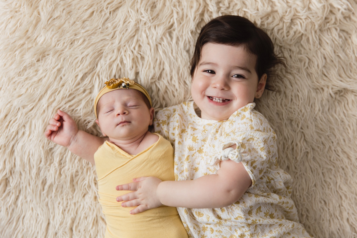 Photographe de nouveau-né à Montréal. Photos de nouveau-né en studio à Montréal. Montreal newborn photographer. Montreal in-studio newborn photos.