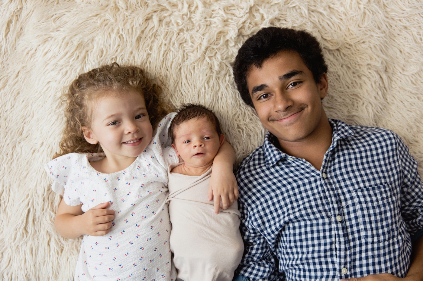 Photographe de nouveau-né à Montréal. Photos de nouveau-né en studio à Montréal. Montreal newborn photographer. Montreal in-studio newborn photos.