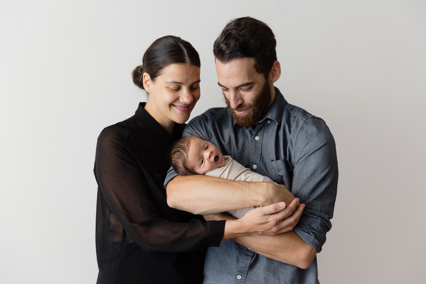 Photographe de nouveau-né à Montréal. Photos de nouveau-né en studio à Montréal. Montreal newborn photographer. Montreal in-studio newborn photos.