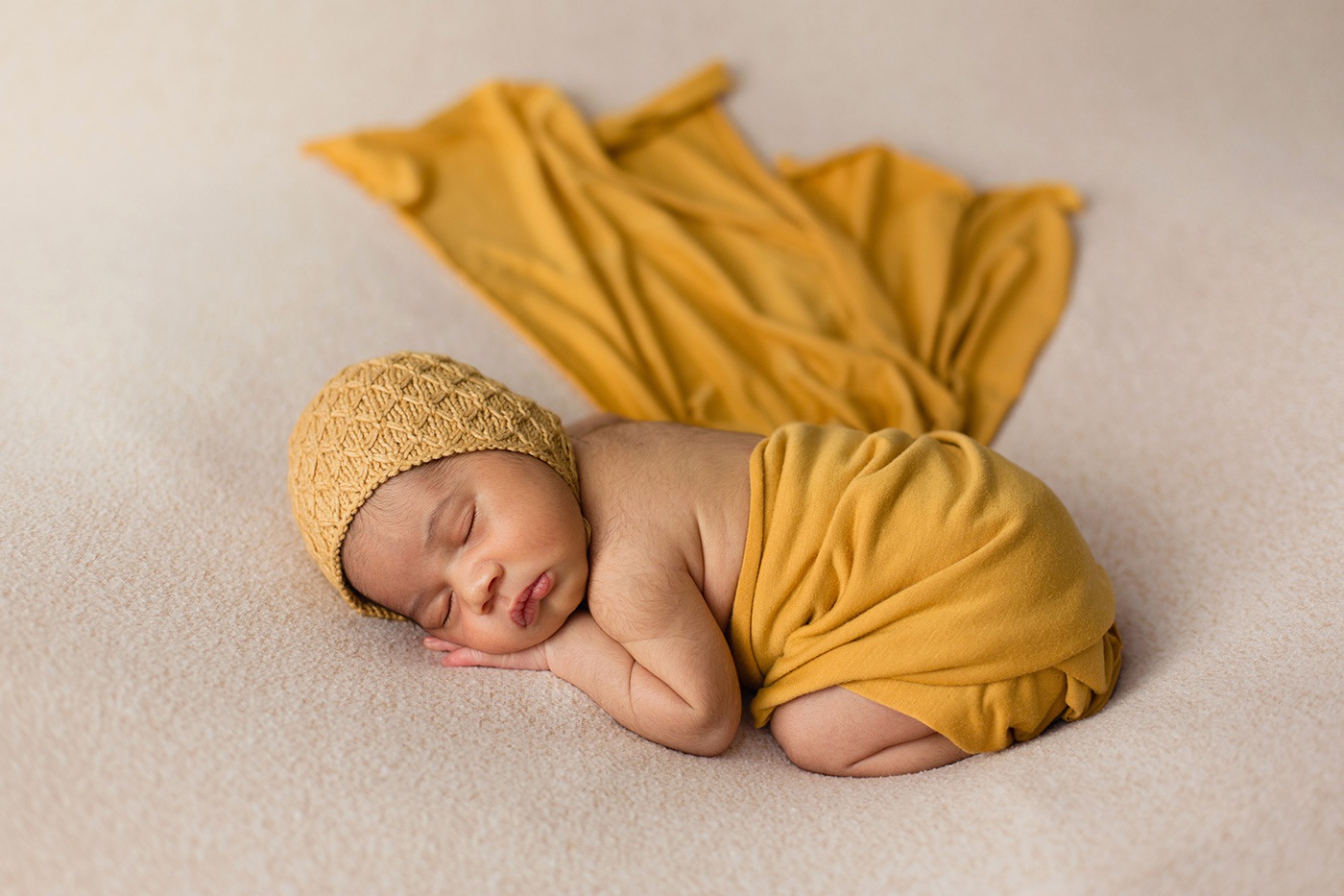 Photographe de nouveau-né à Montréal. Séance nouveau-né en studio à Montréal. Photos de nouveau-né à Montréal. Montreal newborn photographer. Montreal in-studio newborn session. Montreal studio newborn photos.