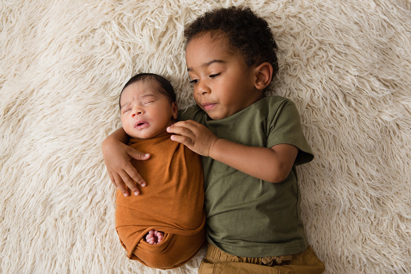 Photographe de nouveau-né à Montréal. Séance nouveau-né en studio à Montréal. Photos de nouveau-né à Montréal. Montreal newborn photographer. Montreal in-studio newborn session. Montreal studio newborn photos.